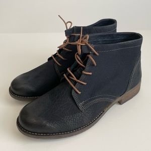 Josef Seibel Sienna 03 leather lace up ankle bootie